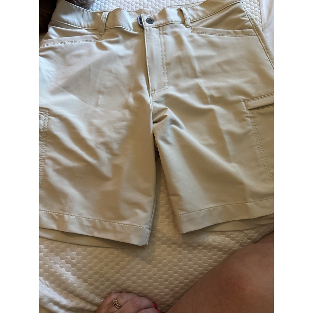 NWOT Ascend Mens Shorts 34 Beige Lightweight Hiking Outdoor Above Knee CT1